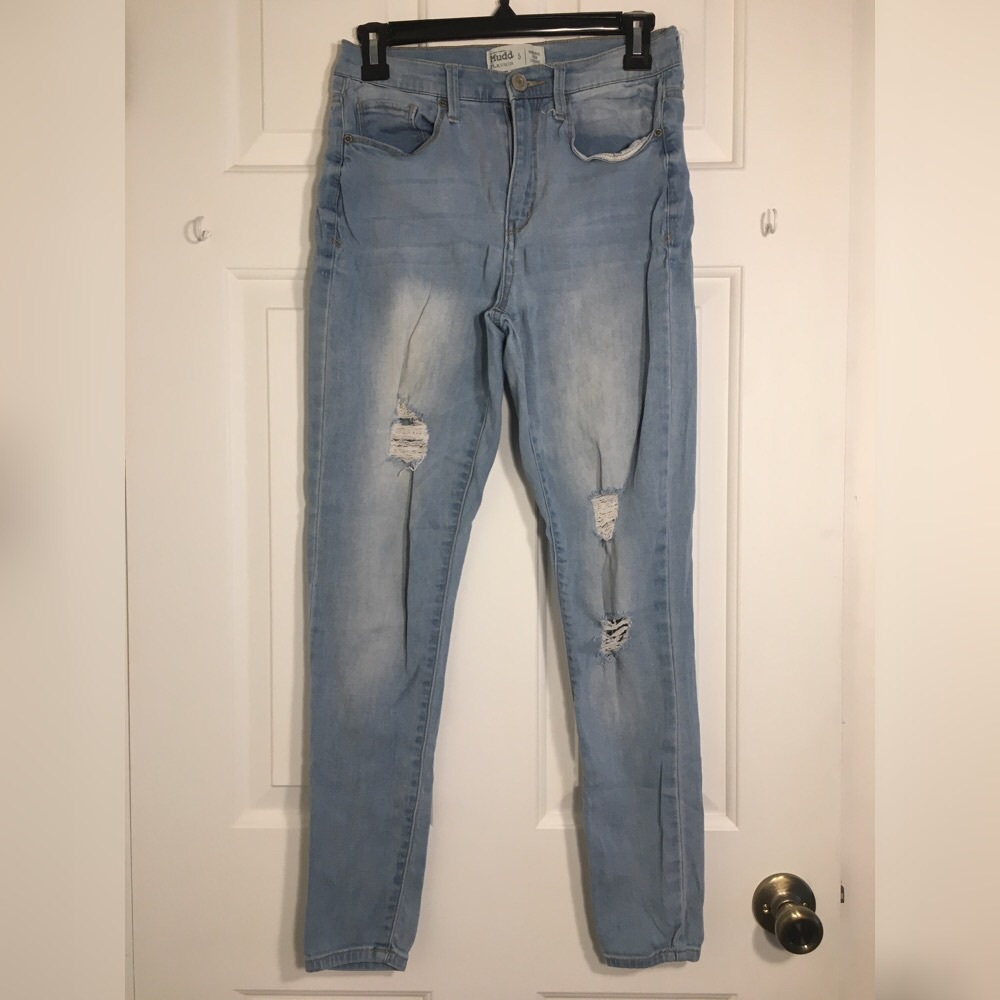 Ripped light blue jeans